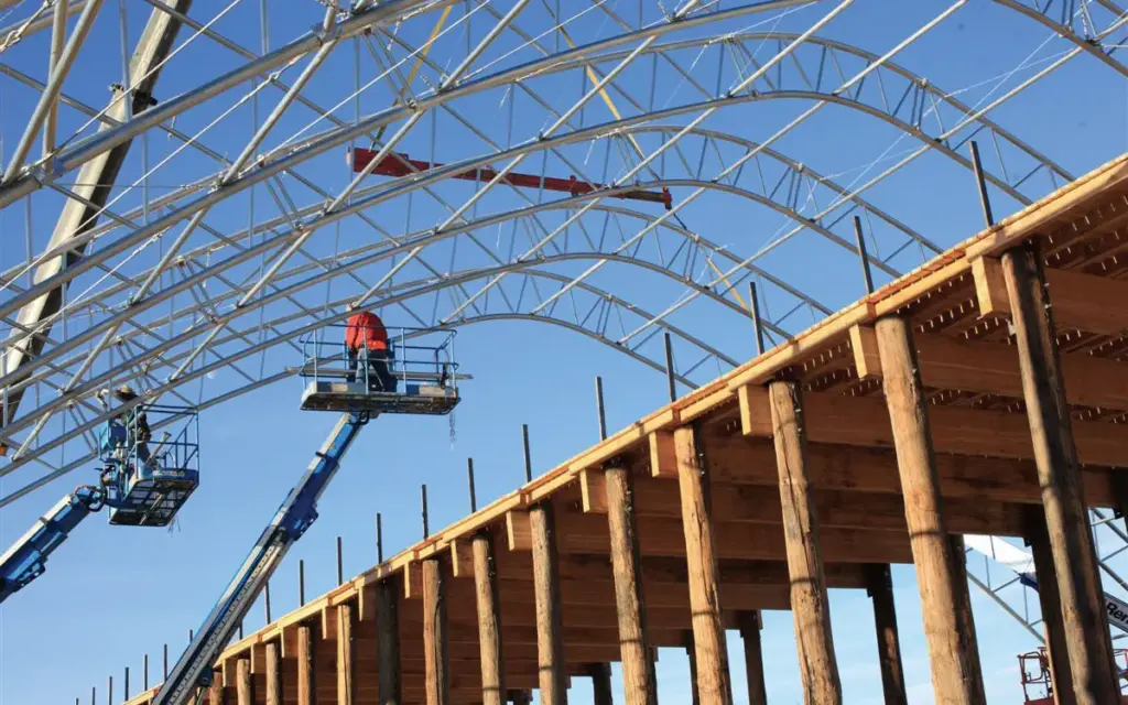 Installation of a steel frame structure