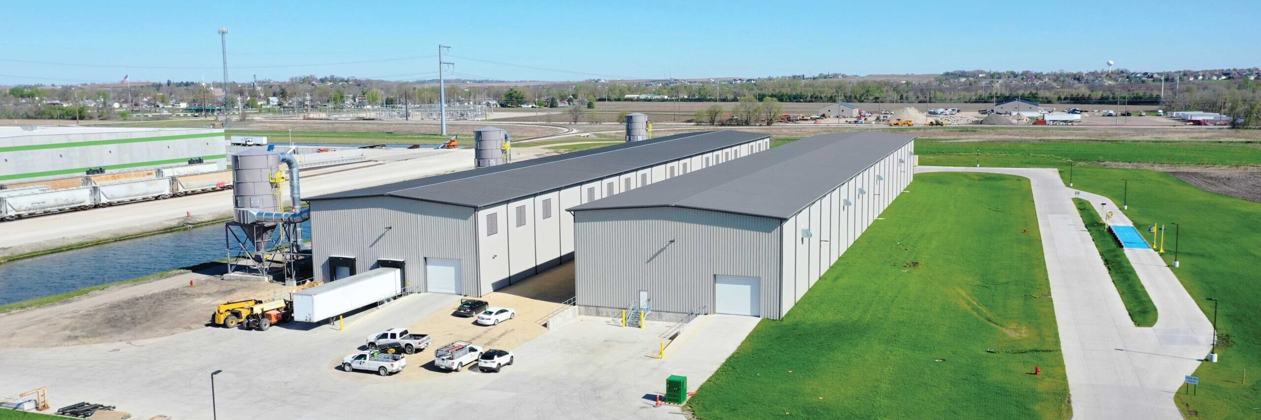 aerial view of two ClearSpan PEMBs for wind turbine recycling